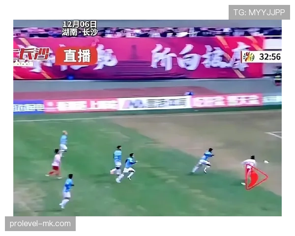 东亚杯争议判罚引热议，裁判尺度成焦点